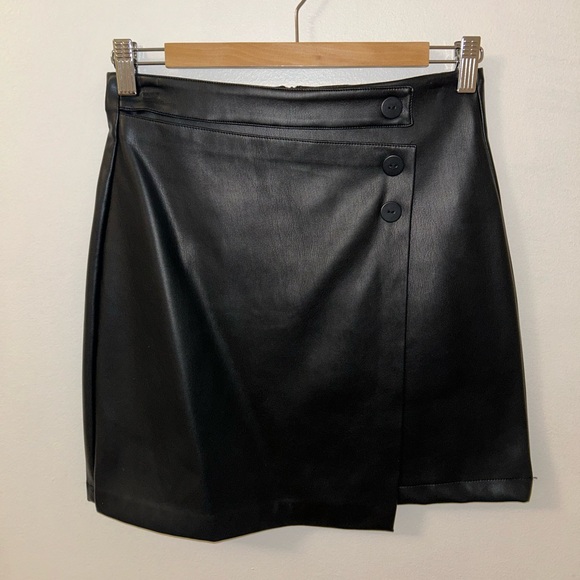 Casual Black Faux Leather Wrap Mini Skirt - Picture 1 of 1